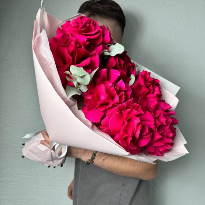 Букет из семи малиновых роз